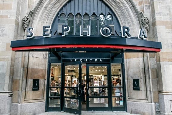 How major retailers are using AI to keep brick and mortar alive